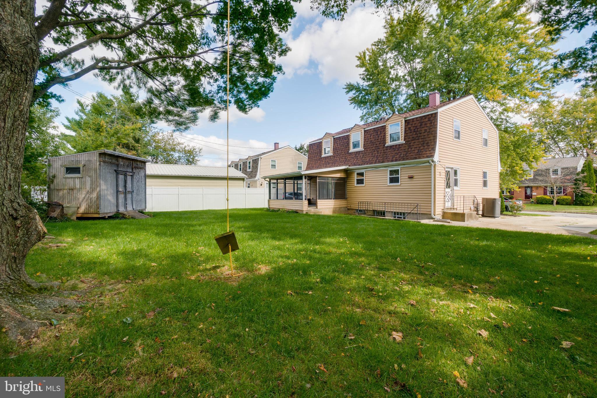 1414 Hallwood Road Baltimore, MD 21228 - Photo 8 of 44