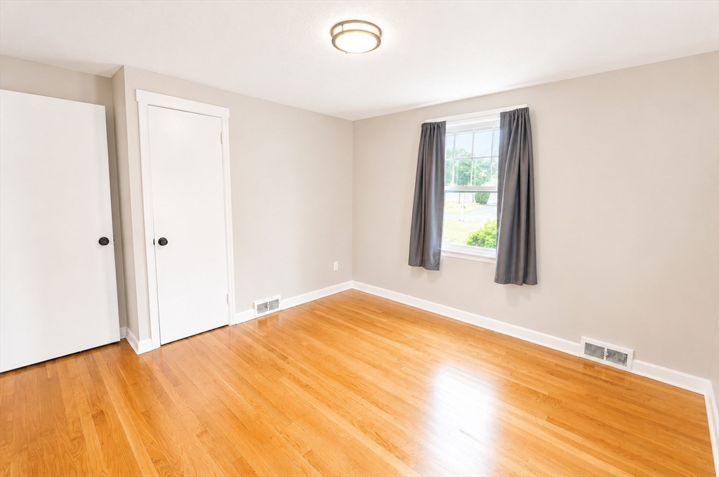 227 Arcadia Boulevard Springfield, MA 01118 - Photo 10 of 17