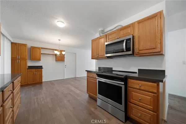 $1,500,000 | 1909 Summit Avenue, Pasadena, CA 91103