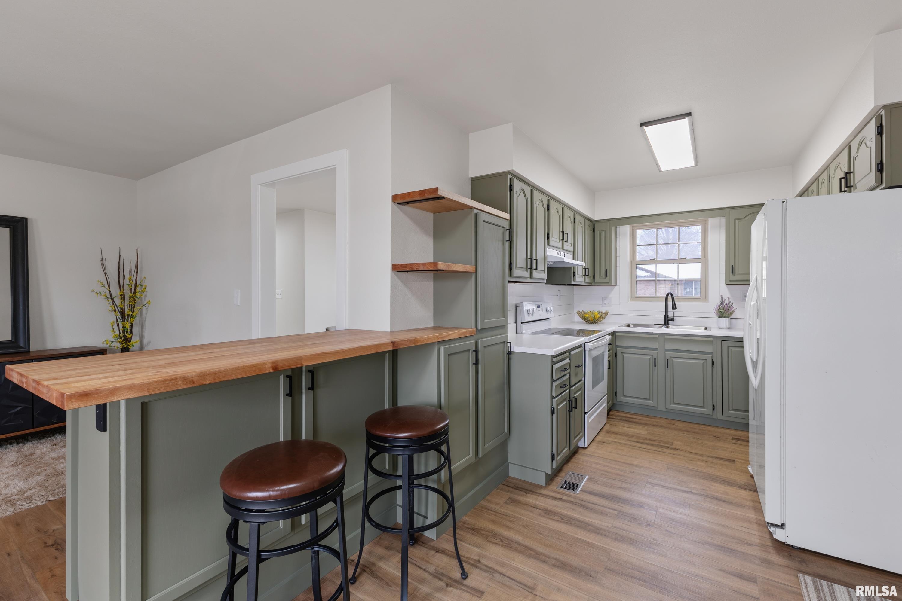 3800 Stonegate Road Quincy, IL 62305 - Photo 4 of 28
