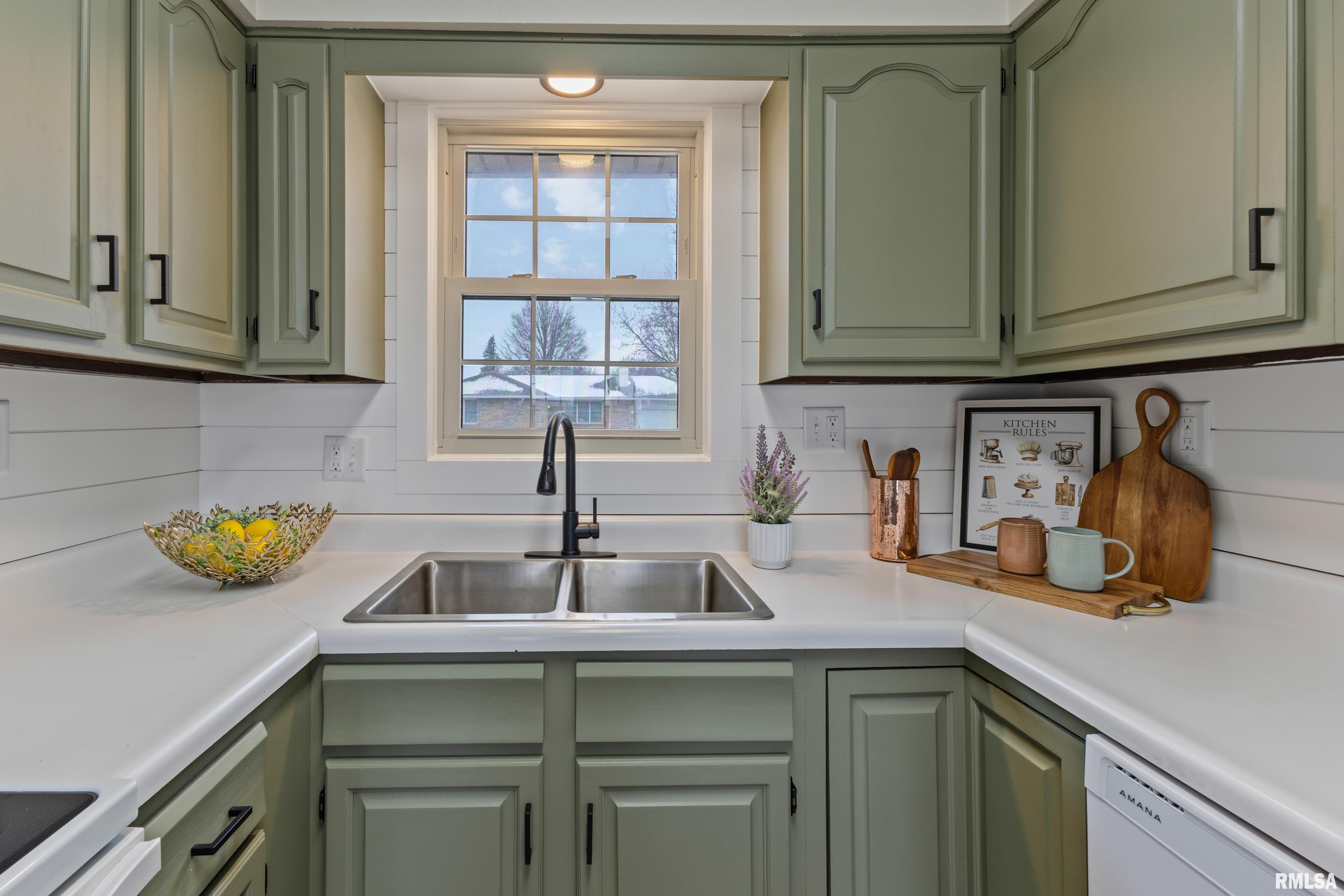 3800 Stonegate Road Quincy, IL 62305 - Photo 7 of 28
