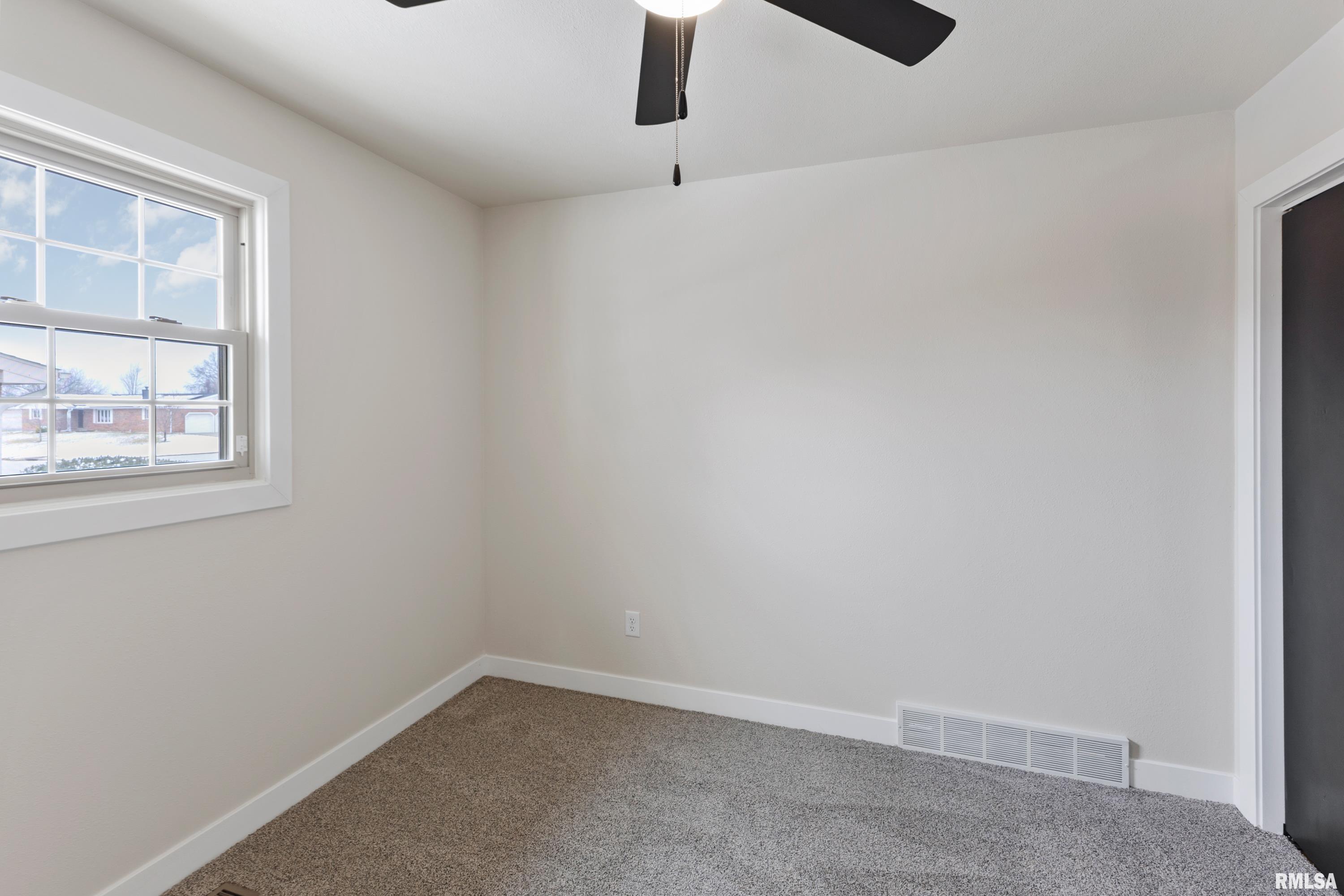 3800 Stonegate Road Quincy, IL 62305 - Photo 10 of 28