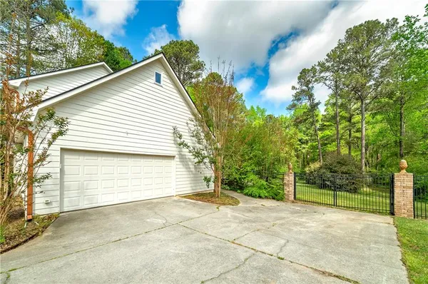 $385,000 | 604 Country Lake Drive, Hampton, GA 30228