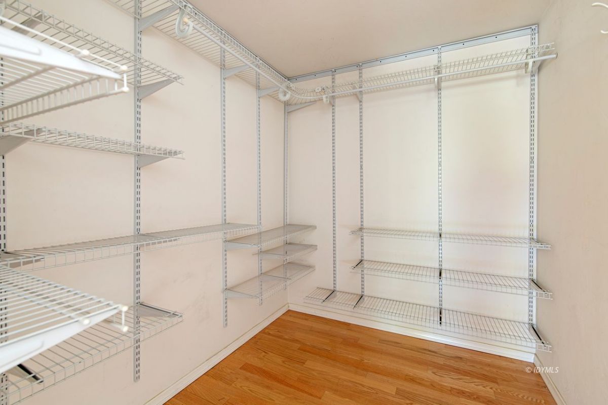 26955 Idyllwild Road Idyllwild, CA 92549 - Photo 21 of 27 Huge walk-in Closet