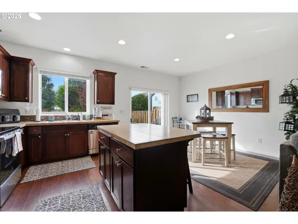 $429,900 | 15156 Southeast Shale Drive, Damascus, OR 97089