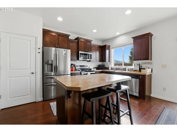 $429,900 | 15156 Southeast Shale Drive, Damascus, OR 97089