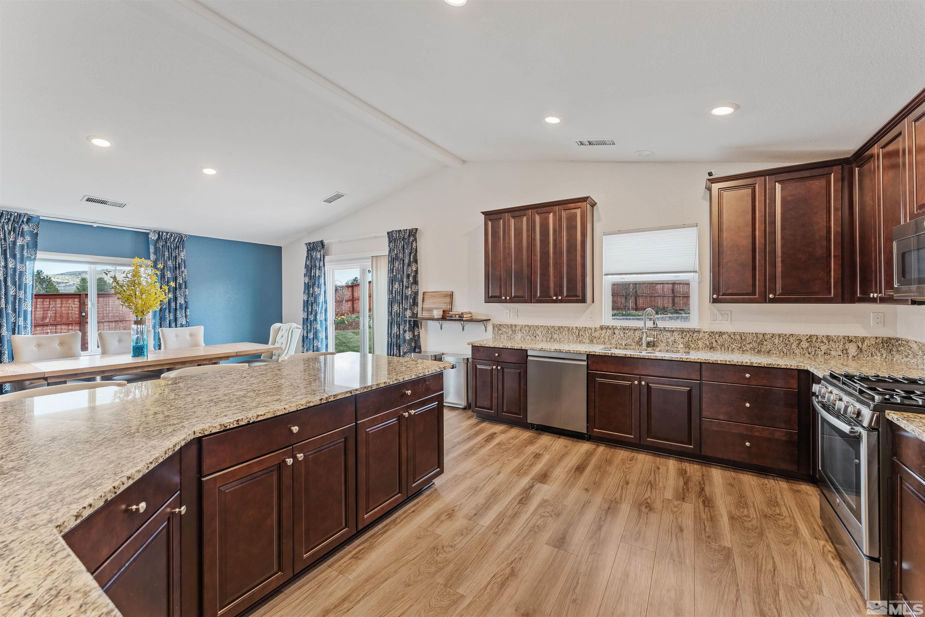 7210 Souverain Lane Reno, NV 89506 - Photo 7 of 38 Photo 7