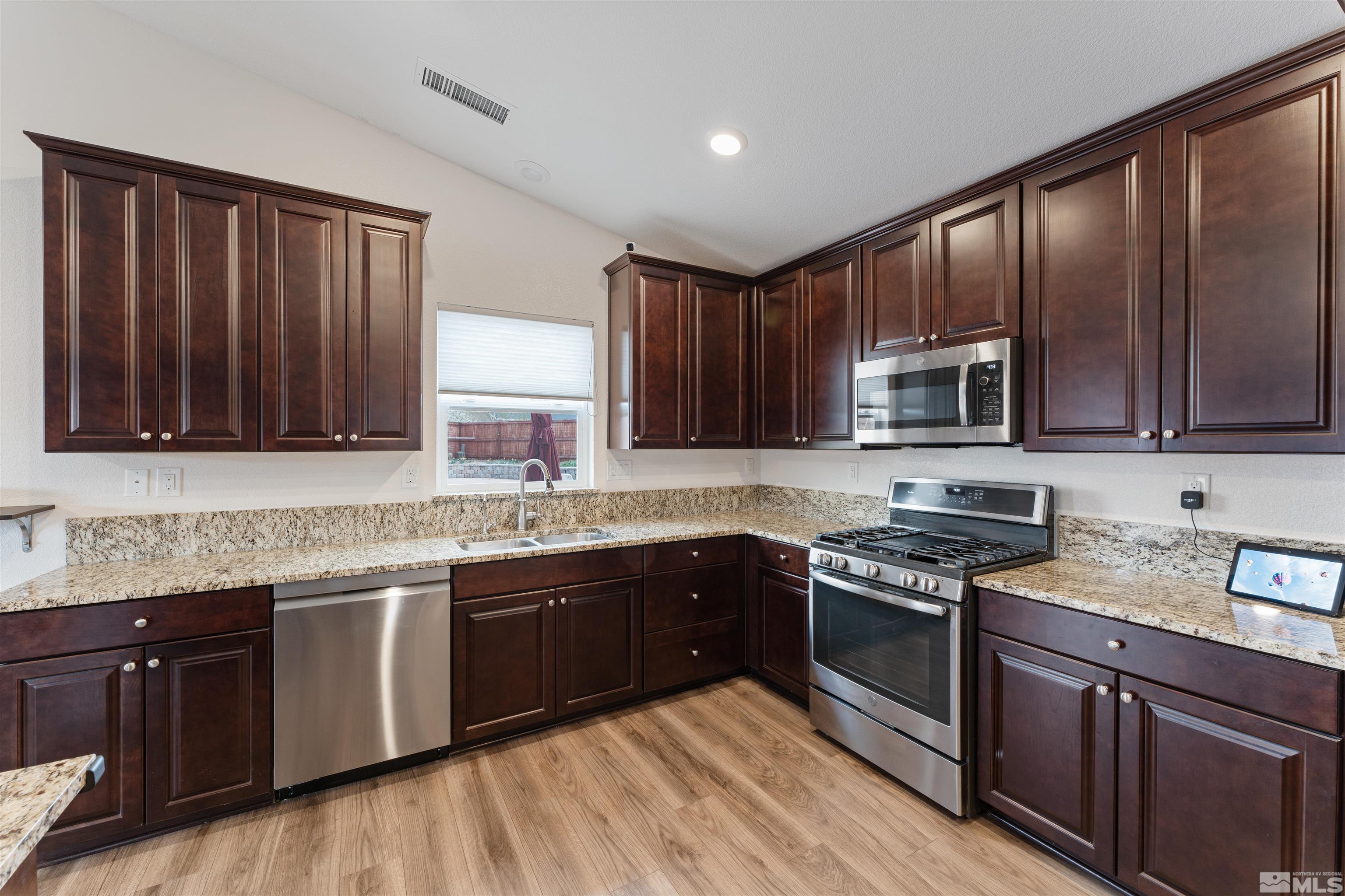 7210 Souverain Lane Reno, NV 89506 - Photo 10 of 38 Photo 10