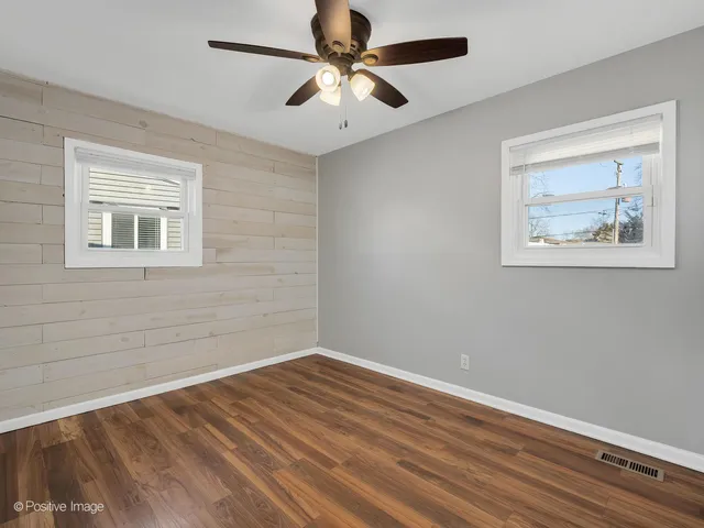 $389,000 | 27 Hawthorne Lane, Streamwood, IL 60107