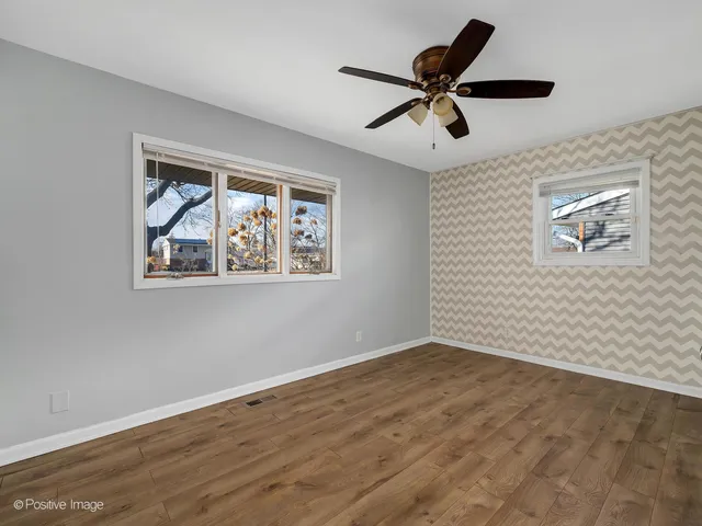 $389,000 | 27 Hawthorne Lane, Streamwood, IL 60107