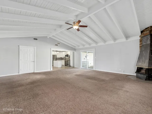 $389,000 | 27 Hawthorne Lane, Streamwood, IL 60107