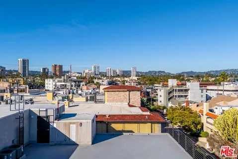a picture of city view