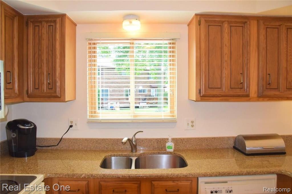 745 Lion Street Rochester Hills, MI 48307 - Photo 19 of 80