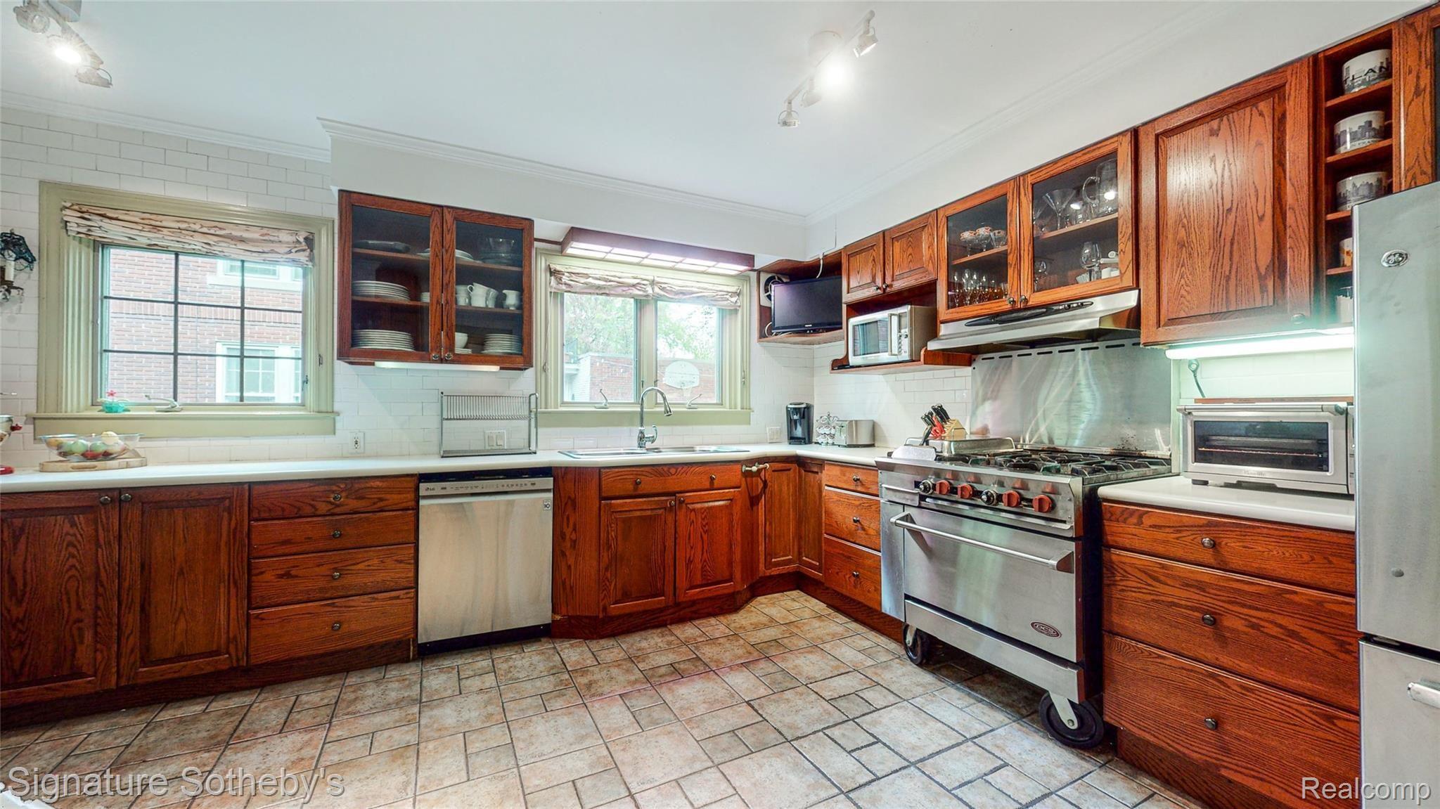 1024 Nottingham Road Grosse Pointe, MI 48230 - Photo 15 of 38 Kitchen (1).jpg