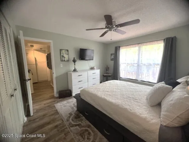 a view of livingroom with furniture