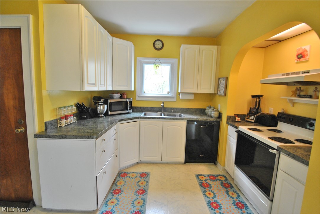 437 Malvern Road Akron, OH 44303 - Photo 6 of 19 Darling kitchen with some built-in display shelves & cupboards, dishwasher, range/oven & refrigerator.