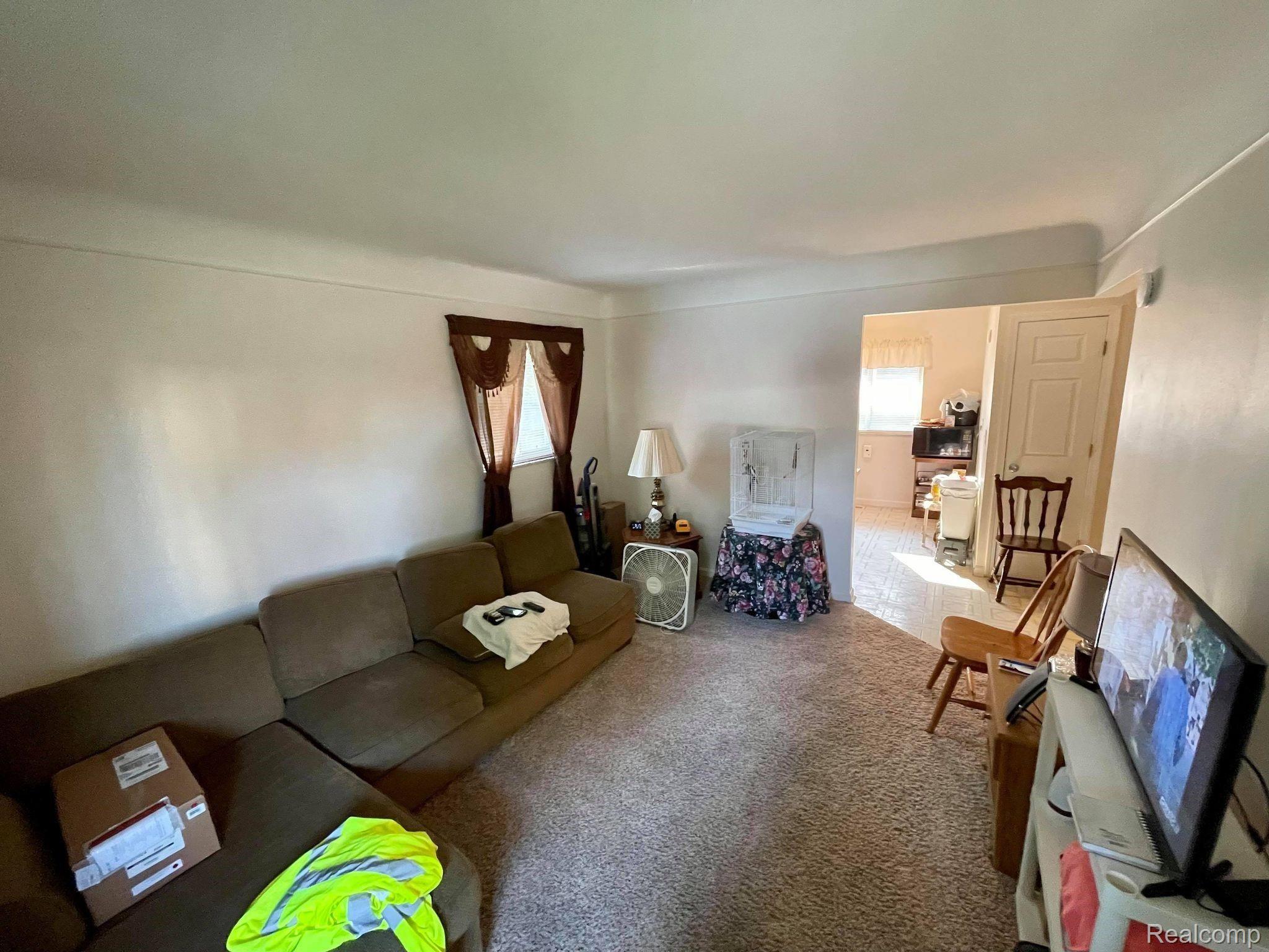 105 Walnut Street River Rouge, MI 48218 - Photo 8 of 27 105 walnut - river rouge mi (14).jpg