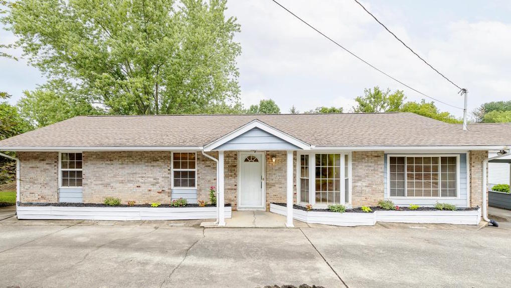 1713 Lone Oak Road Johnson City, TN 37604 - Photo 1 of 33 1713LoneOakExt1