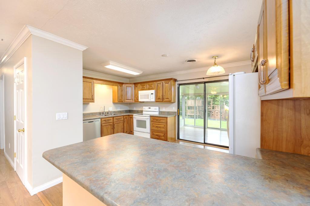 1713 Lone Oak Road Johnson City, TN 37604 - Photo 6 of 33 1713LoneOakInt5