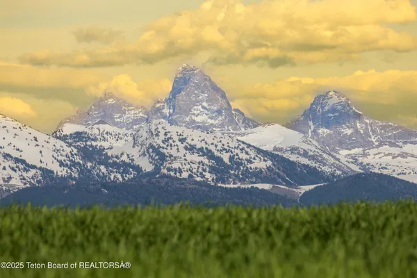 $6,350,000 | Tbd West 7000 North, Tetonia, ID 83452