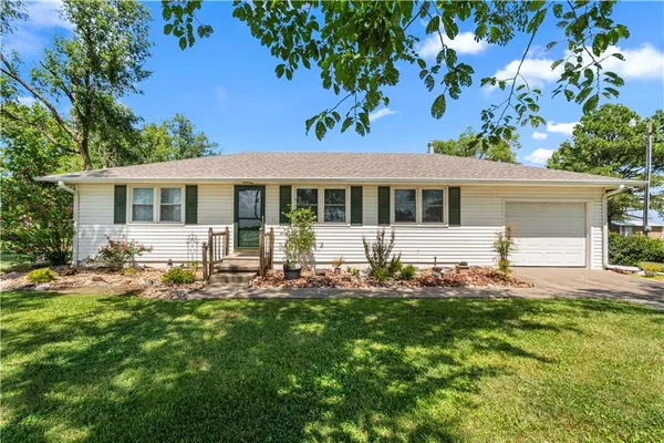 $156,900 | 18955 East 54th Highway, Nevada, MO 64772