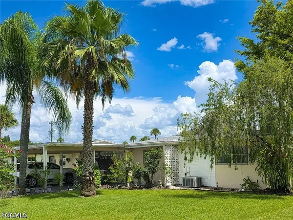 $129,000 | 2214 Gladiola Drive, Lehigh Acres, FL 33936