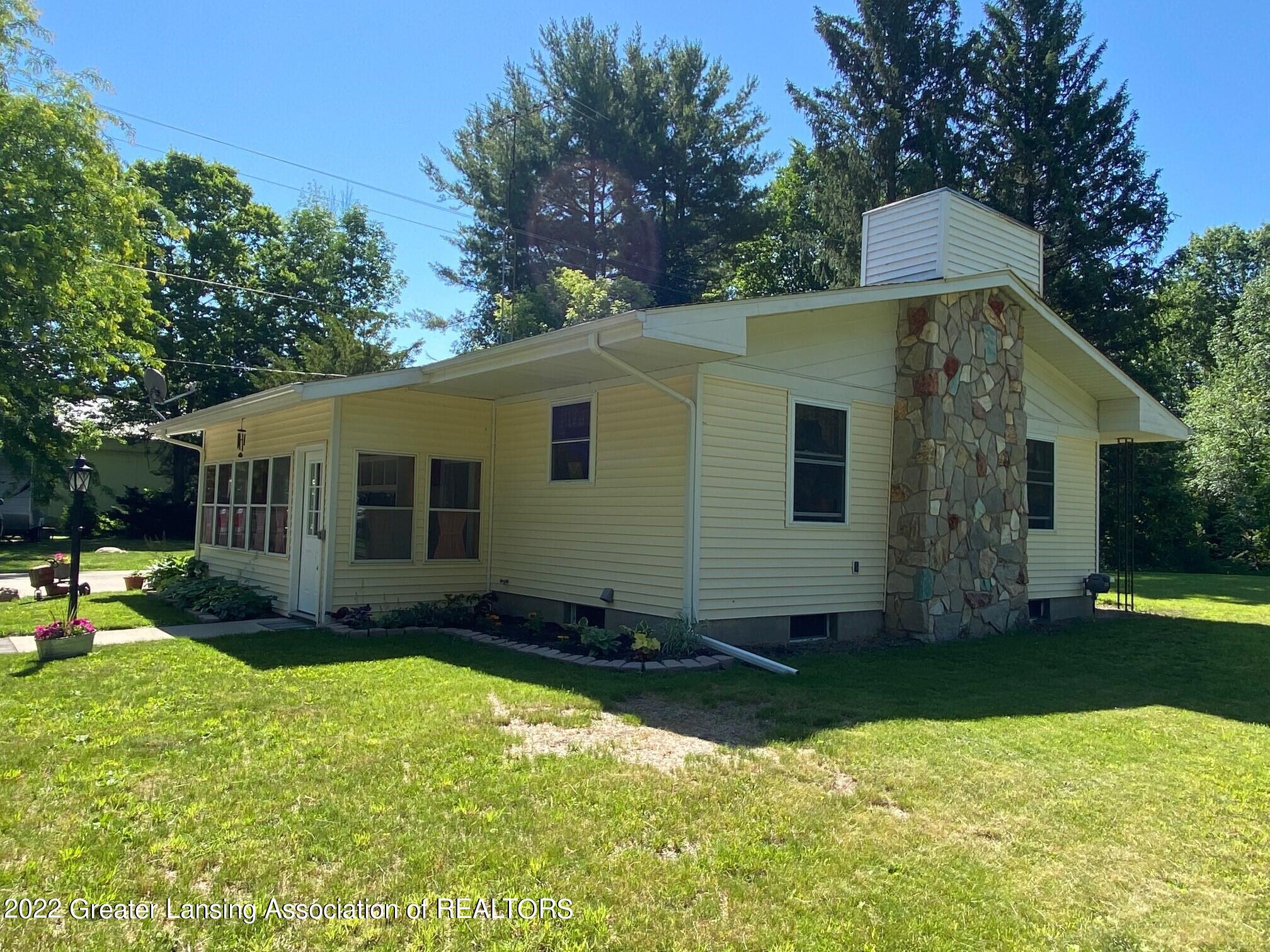 12250 Marshall Road Montrose, MI 48457 - Photo 2 of 21 08