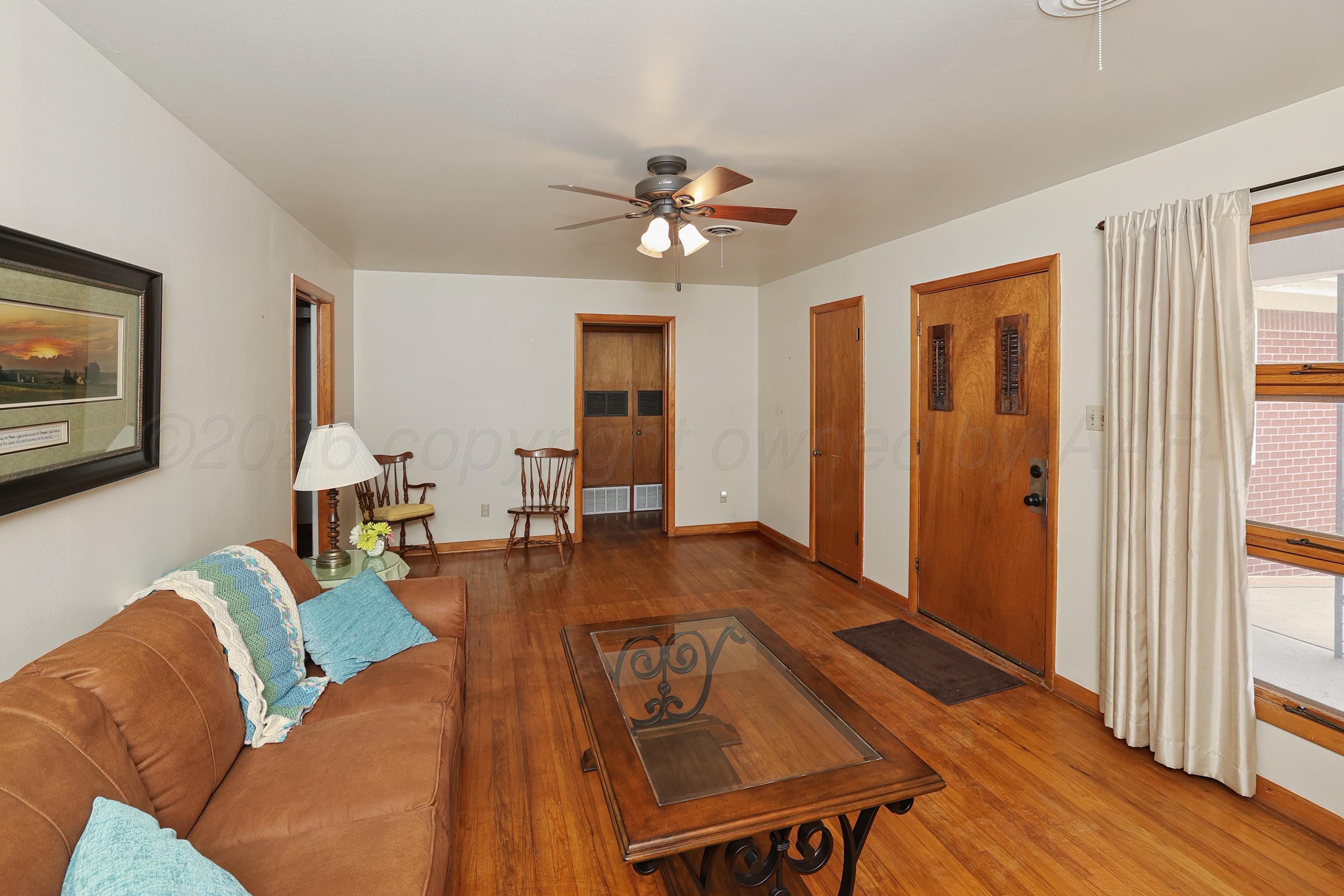 1115 Smiley Street Amarillo, TX 79106 - Photo 5 of 21 5-Living Area