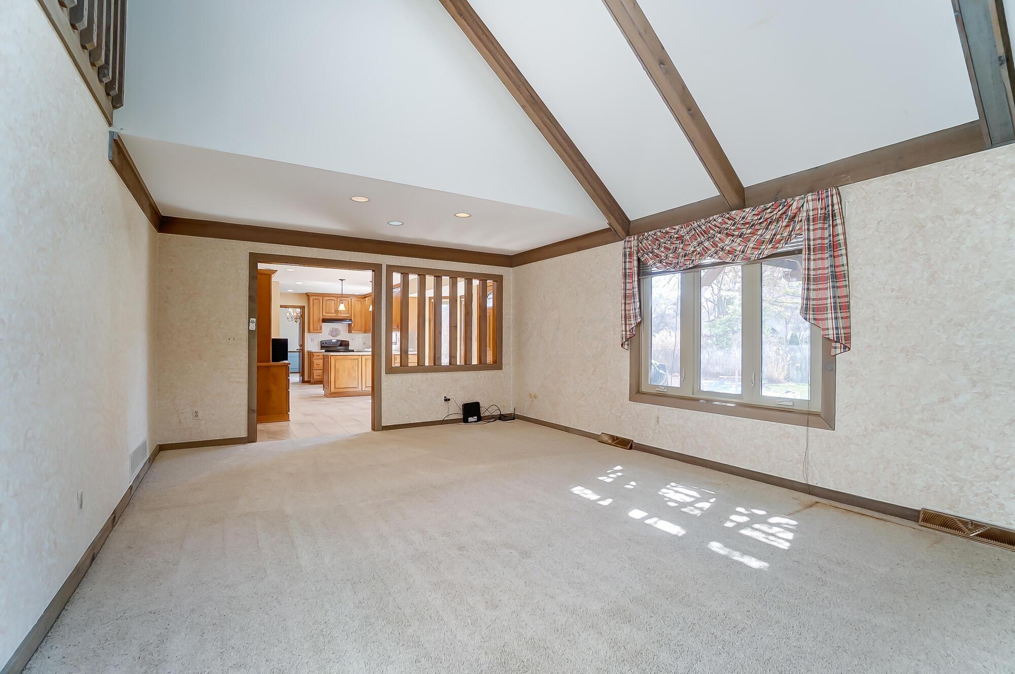 2221 Sandover Road Columbus, OH 43220 - Photo 26 of 79 026