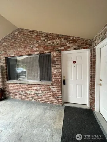 $1,700 | 5701 200th Street Southwest, Unit 4, Lynnwood, WA 98036