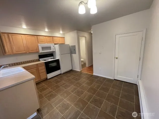 $1,700 | 5701 200th Street Southwest, Unit 4, Lynnwood, WA 98036