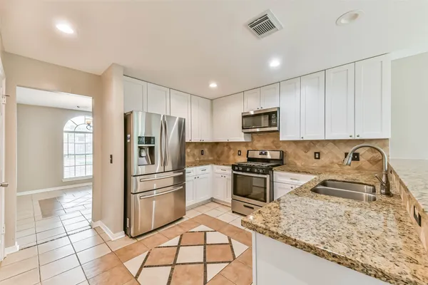 $2,450 | 2107 Bennigan Street, League City, TX 77573