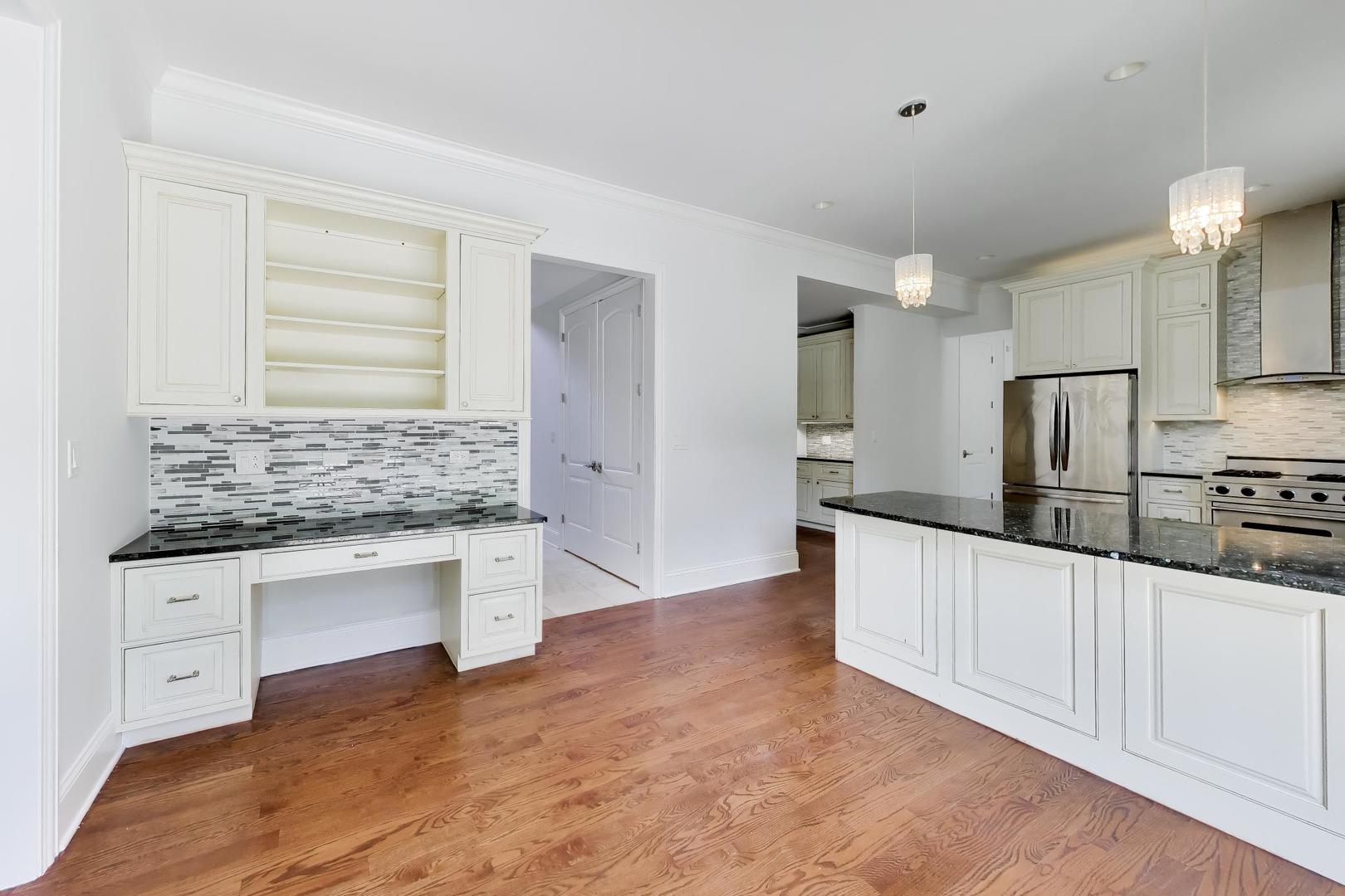 73 Locust Road Winnetka, IL 60093 - Photo 13 of 44