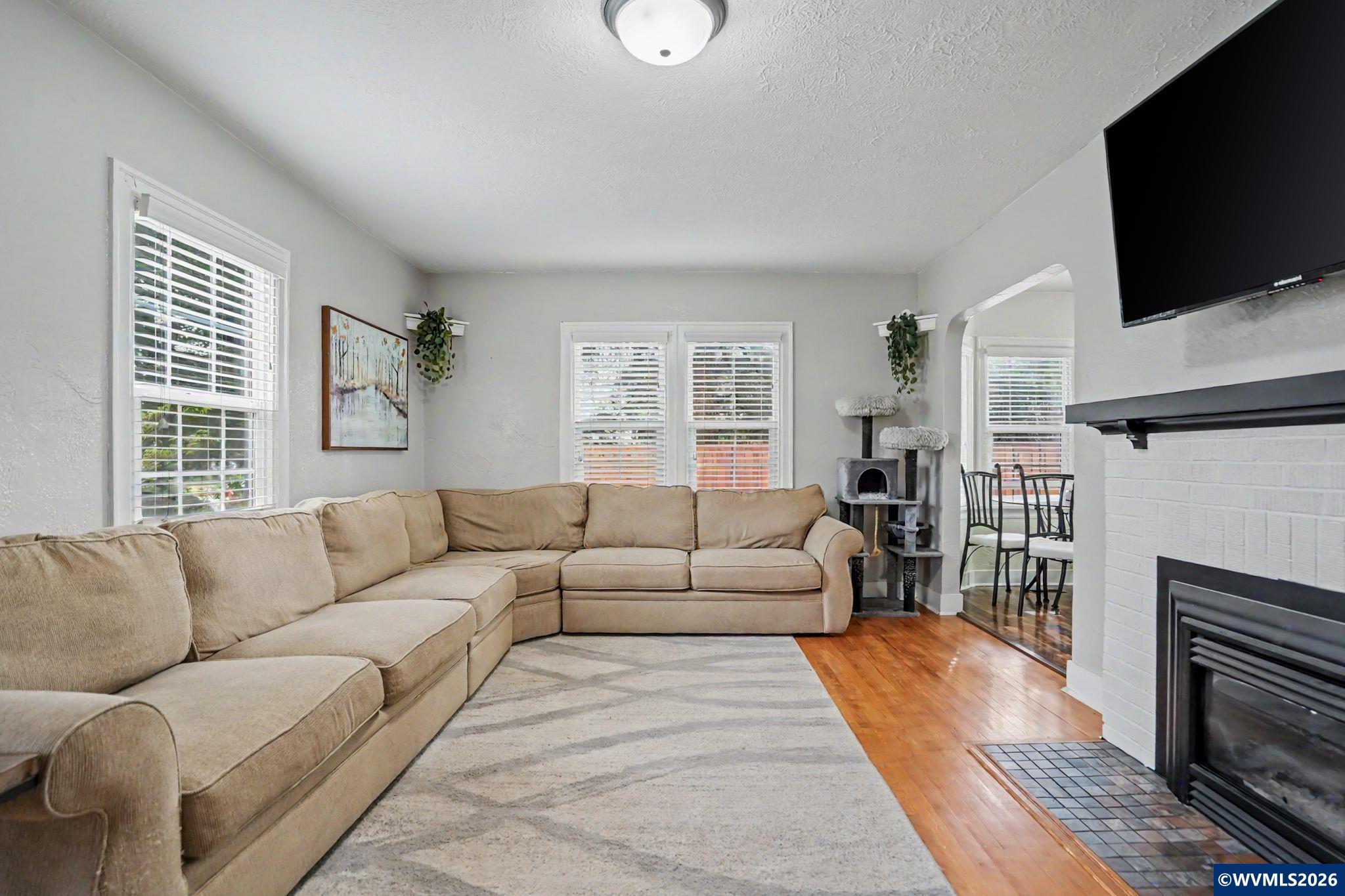 461 Southwest Court Street Dallas, OR 97338 - Photo 6 of 40 Gallery Image 6