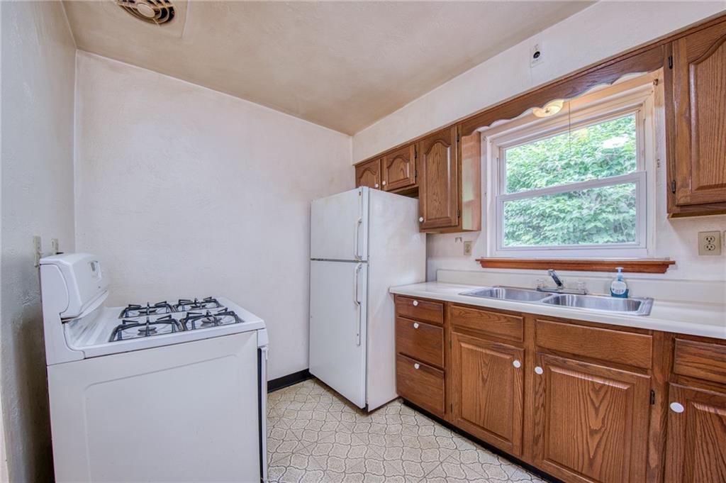 793 Becks Run Road Pittsburgh, PA 15210 - Photo 7 of 33