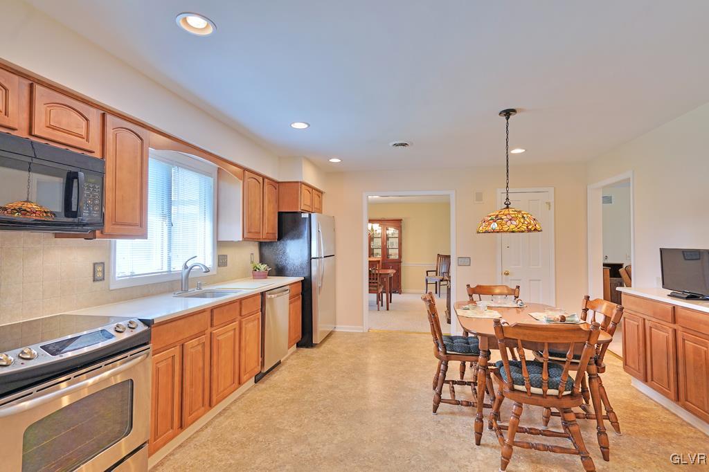 4310 Ravenswood Road Allentown, PA 18103 - Photo 11 of 30 Gallery Image 11