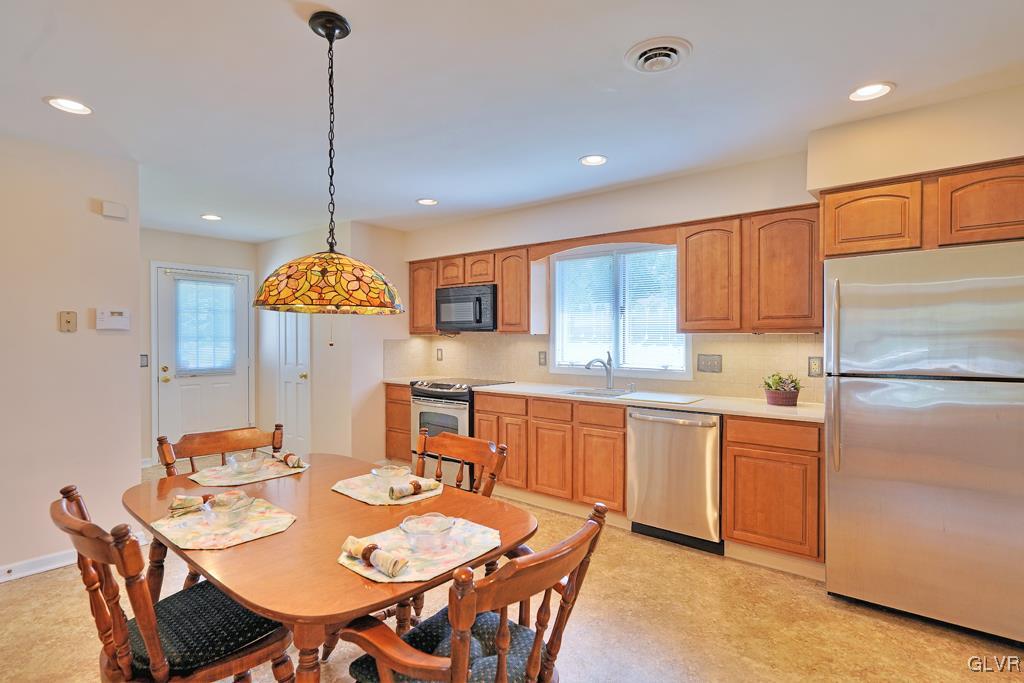 4310 Ravenswood Road Allentown, PA 18103 - Photo 9 of 30 Gallery Image 9
