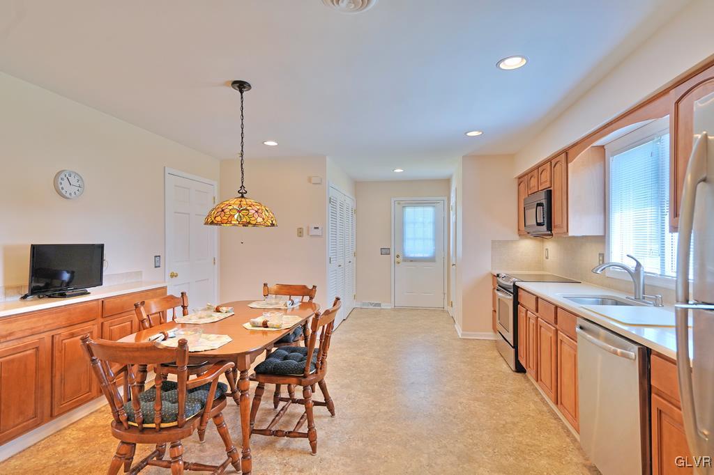 4310 Ravenswood Road Allentown, PA 18103 - Photo 10 of 30 Gallery Image 10