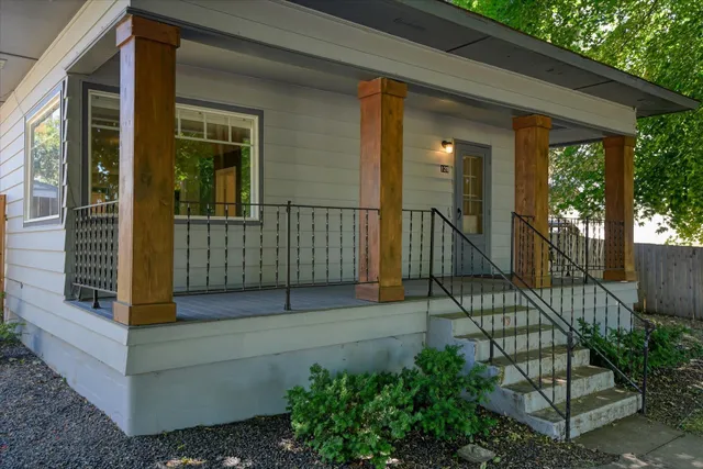 $272,500 | 128 College Street, Tekoa, WA 99033