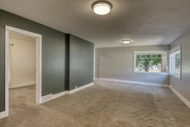 $272,500 | 128 College Street, Tekoa, WA 99033