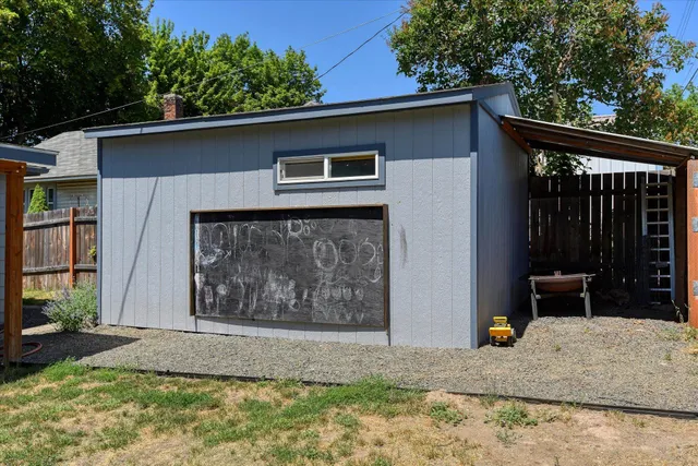 $272,500 | 128 College Street, Tekoa, WA 99033