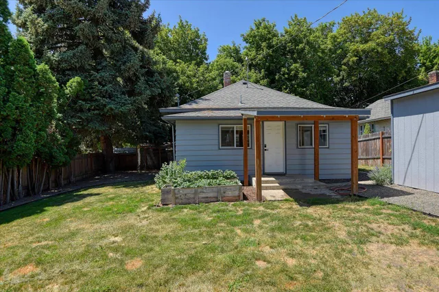 $272,500 | 128 College Street, Tekoa, WA 99033