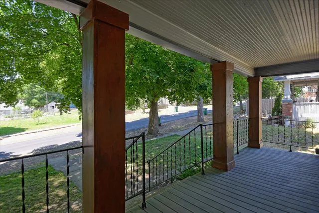 $272,500 | 128 College Street, Tekoa, WA 99033