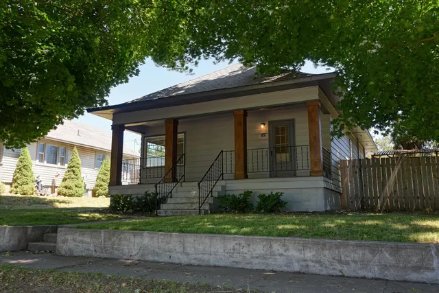 $272,500 | 128 College Street, Tekoa, WA 99033