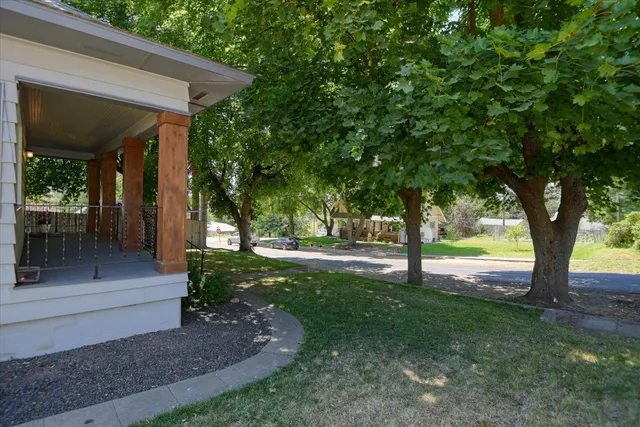 $272,500 | 128 College Street, Tekoa, WA 99033