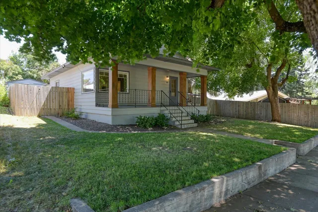 $272,500 | 128 College Street, Tekoa, WA 99033