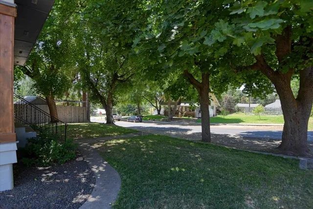 $272,500 | 128 College Street, Tekoa, WA 99033