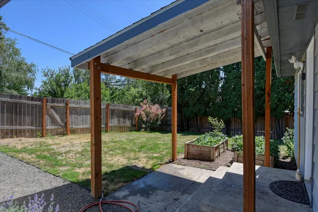 $272,500 | 128 College Street, Tekoa, WA 99033