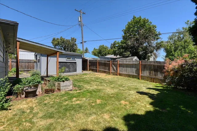 $272,500 | 128 College Street, Tekoa, WA 99033