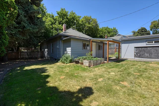 $272,500 | 128 College Street, Tekoa, WA 99033